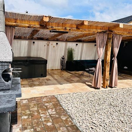 Villa 3 Mediaş Eksteriør billede