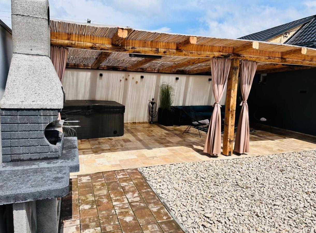 Villa 3 Mediaş Eksteriør billede